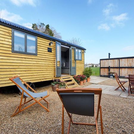 Pass The Keys Whitstable Shepherds Hut Minutes From The Harbour Villa ภายนอก รูปภาพ