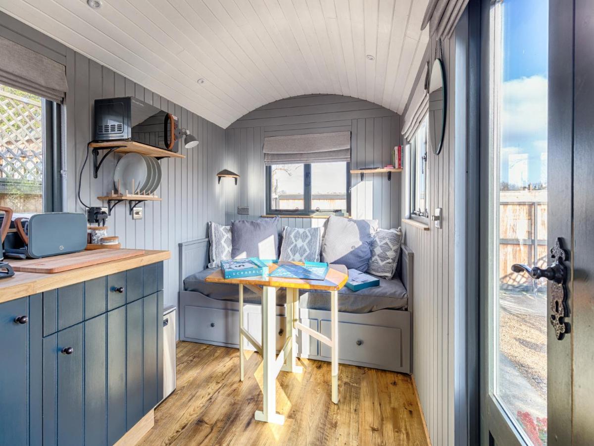 Pass The Keys Whitstable Shepherds Hut Minutes From The Harbour Villa ภายนอก รูปภาพ