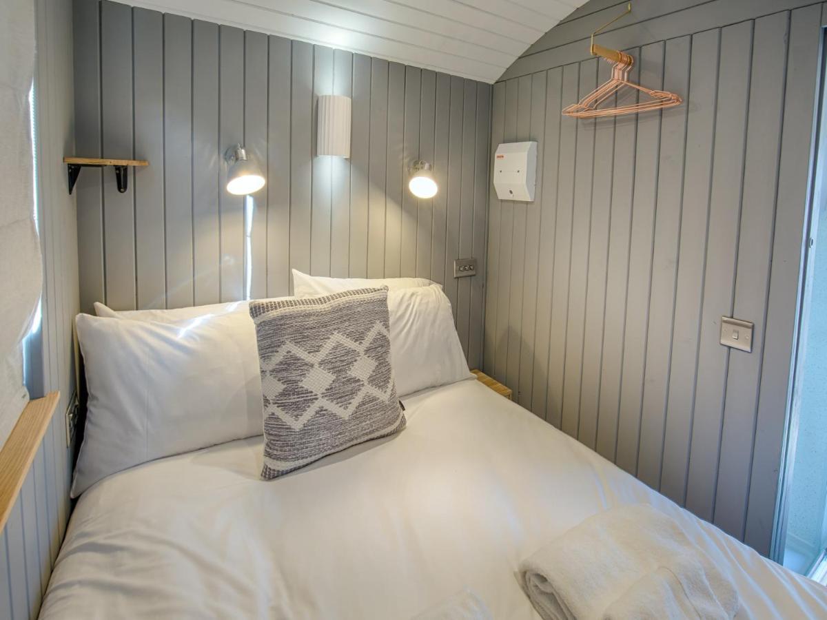 Pass The Keys Whitstable Shepherds Hut Minutes From The Harbour Villa ภายนอก รูปภาพ