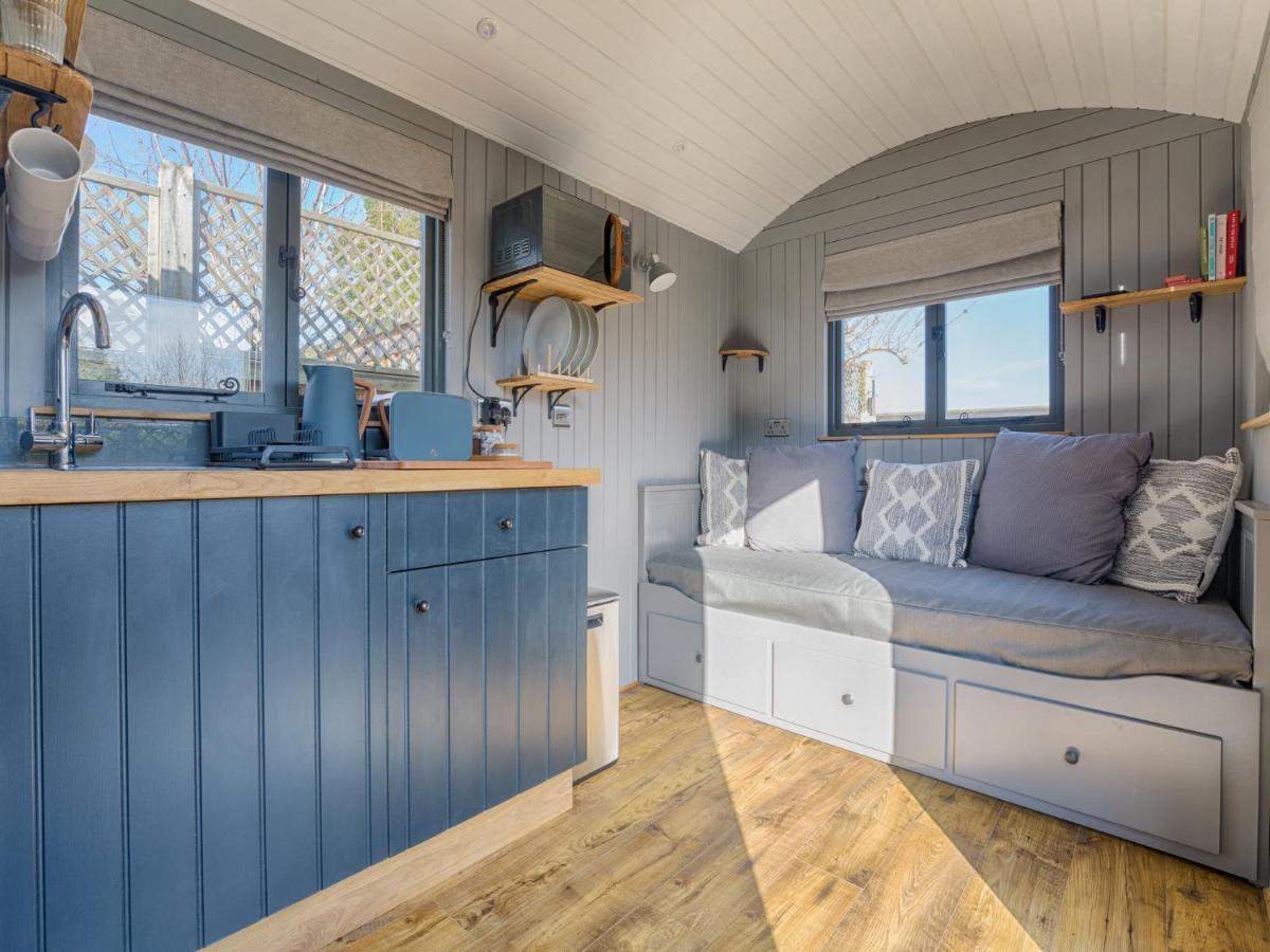 Pass The Keys Whitstable Shepherds Hut Minutes From The Harbour Villa ภายนอก รูปภาพ