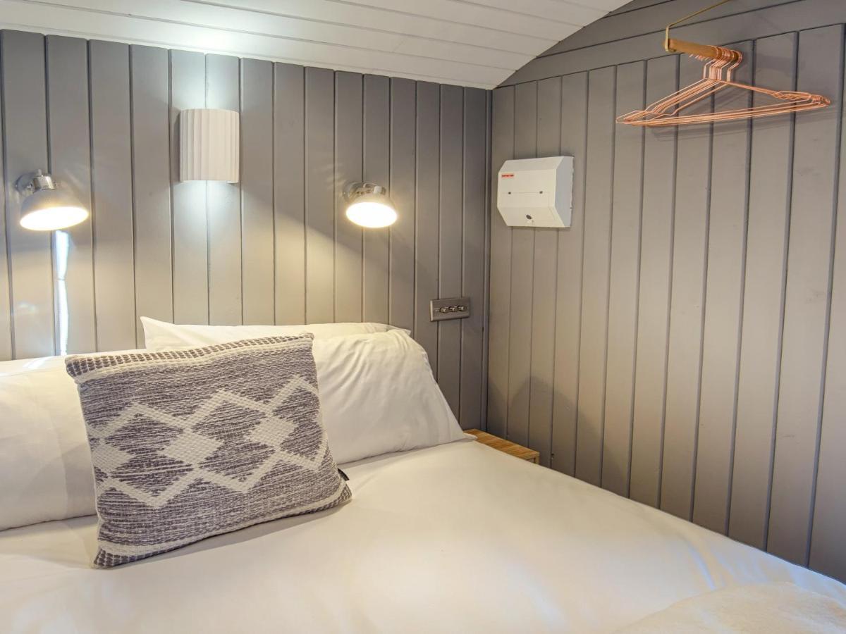 Pass The Keys Whitstable Shepherds Hut Minutes From The Harbour Villa ภายนอก รูปภาพ