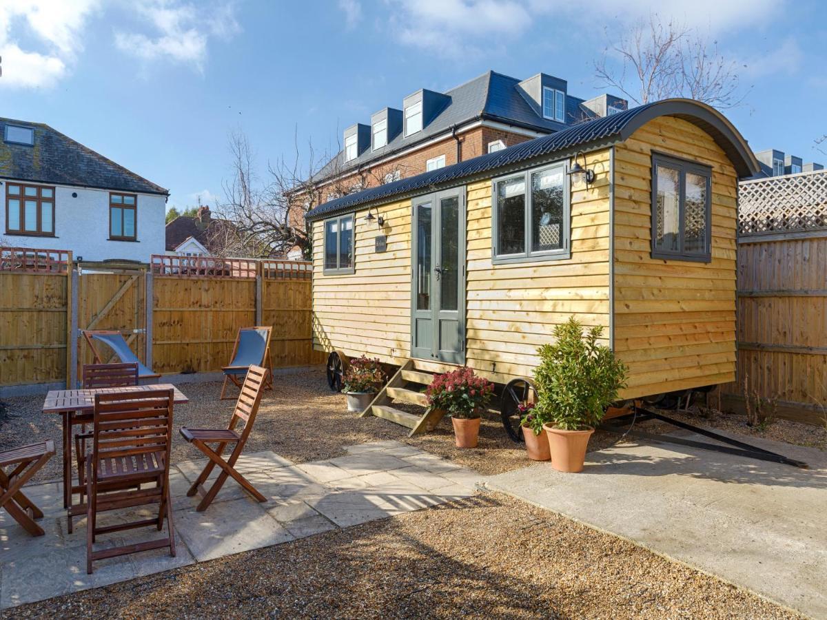 Pass The Keys Whitstable Shepherds Hut Minutes From The Harbour Villa ภายนอก รูปภาพ