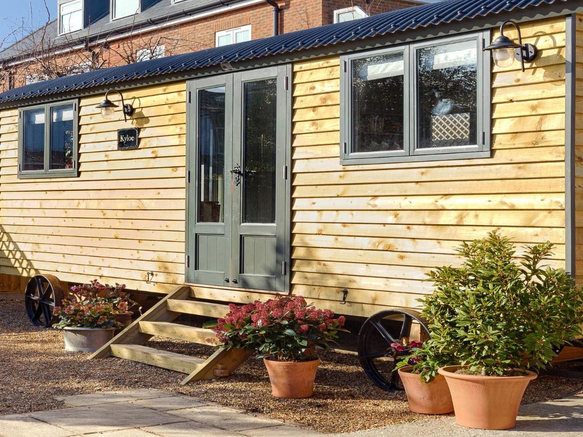 Pass The Keys Whitstable Shepherds Hut Minutes From The Harbour Villa ภายนอก รูปภาพ