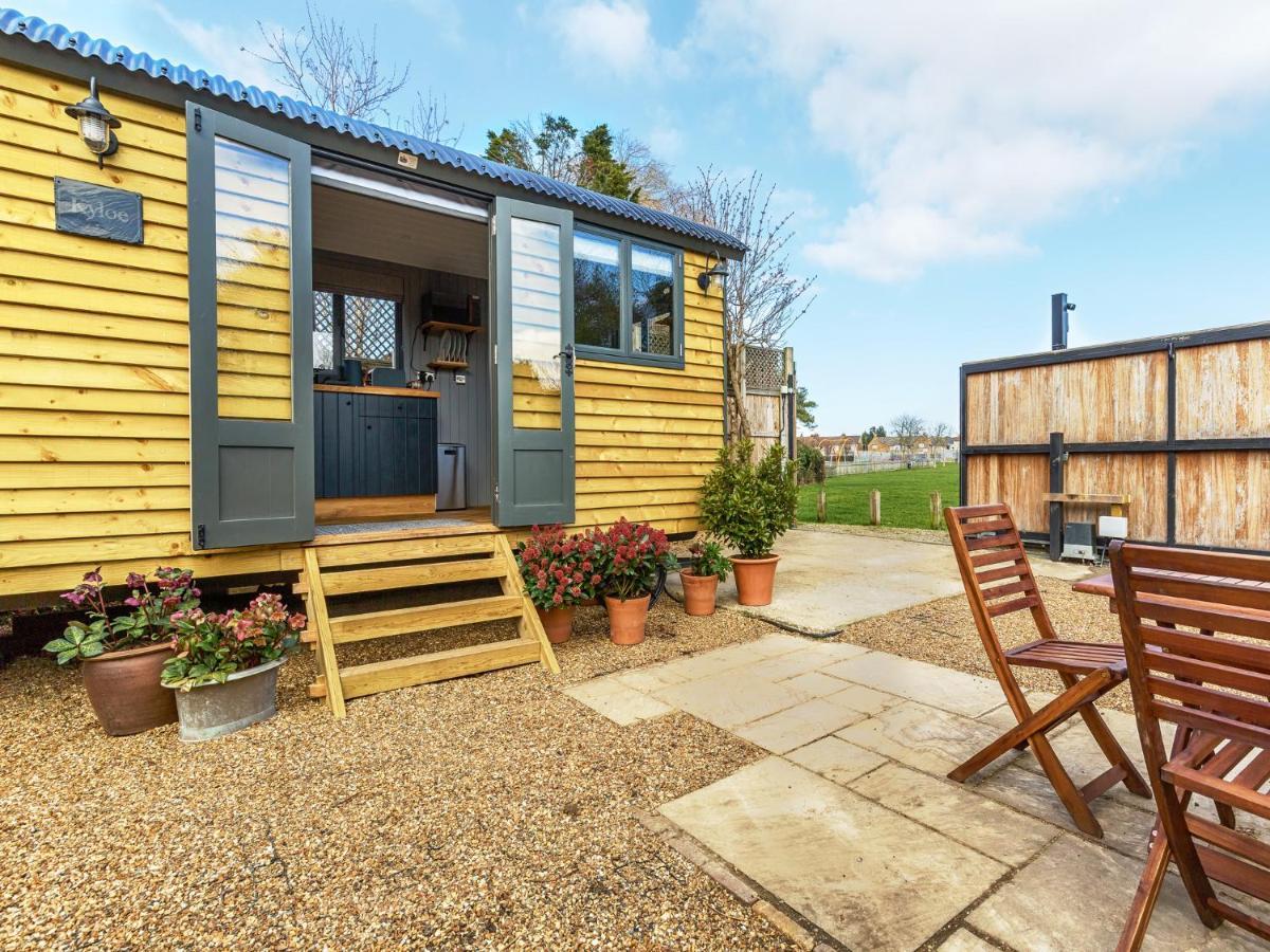 Pass The Keys Whitstable Shepherds Hut Minutes From The Harbour Villa ภายนอก รูปภาพ