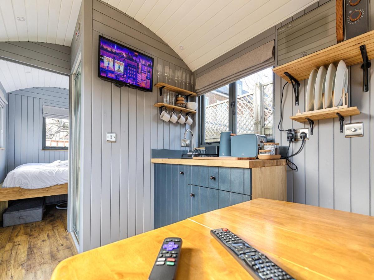 Pass The Keys Whitstable Shepherds Hut Minutes From The Harbour ภายนอก รูปภาพ