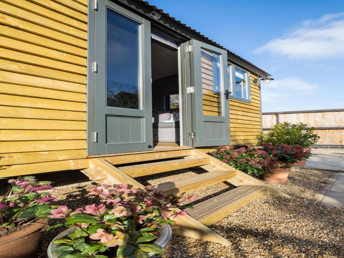 Pass The Keys Whitstable Shepherds Hut Minutes From The Harbour Villa ภายนอก รูปภาพ